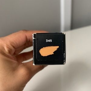 Fenty Beauty Hydrating Longwear Foundation